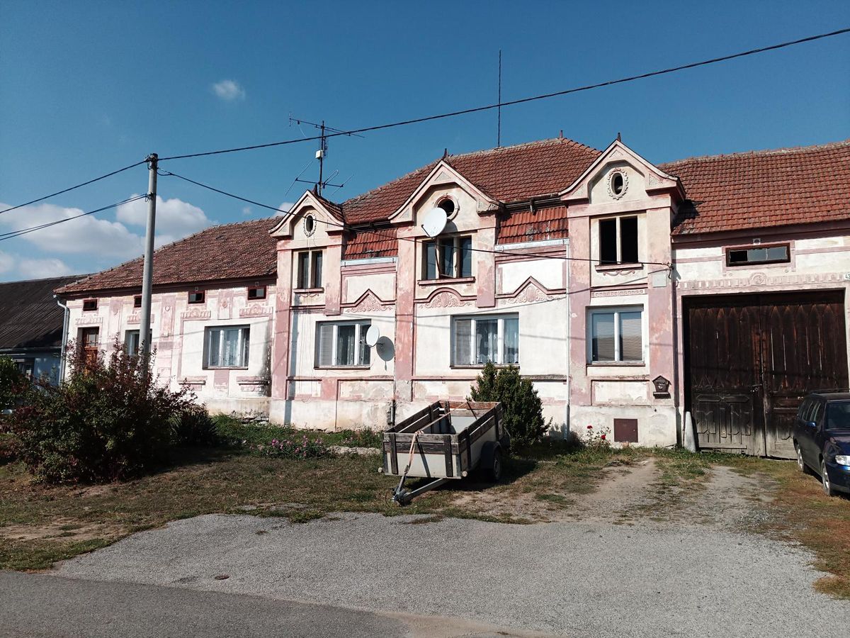 Prodej rodinného domu 100 m², pozemek 3632 m²