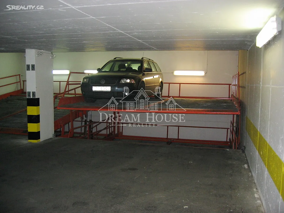 Pronájem garážového stání 20 m² – pohled 4