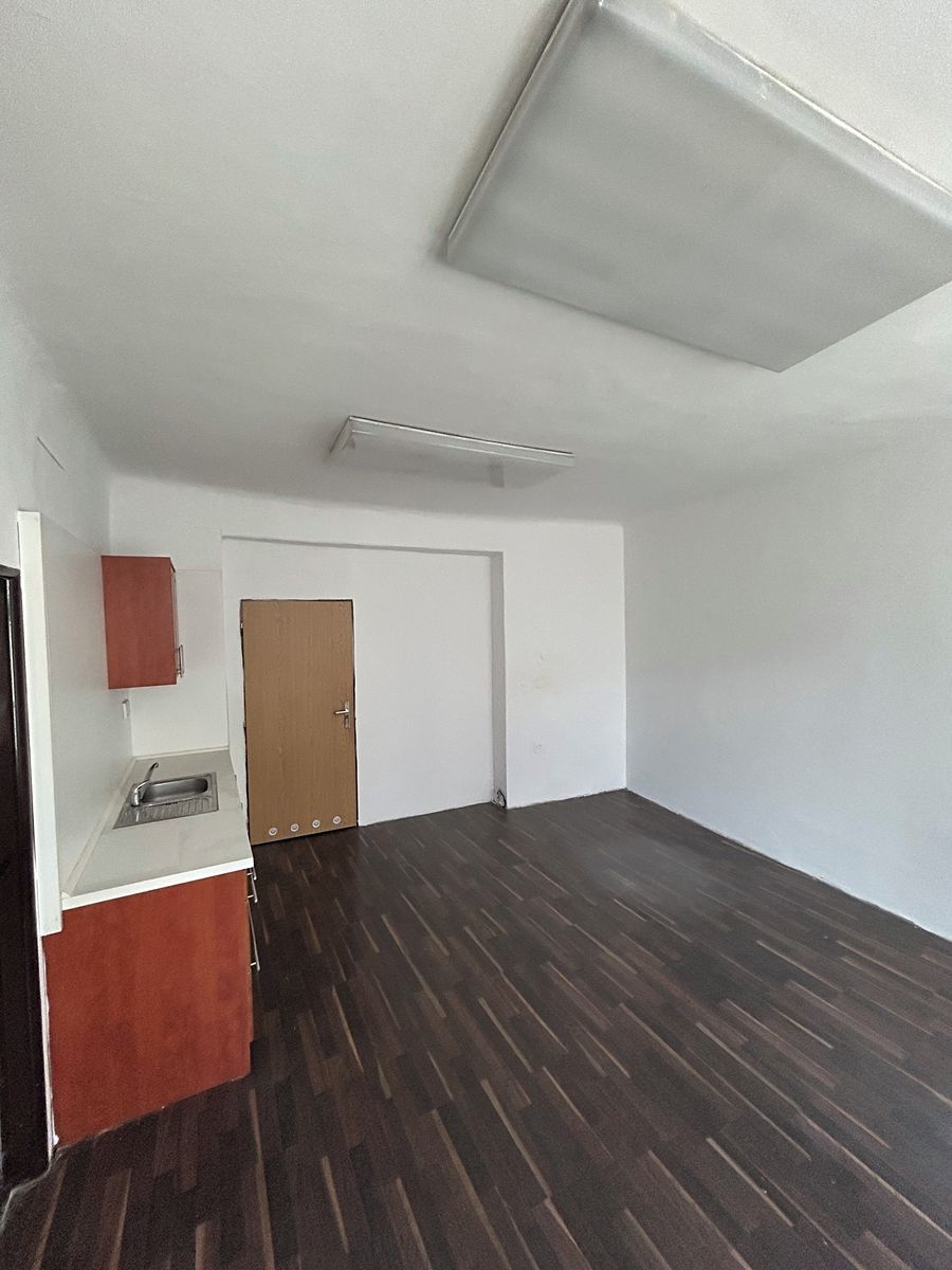 Pronájem kanceláře 43 m² – fotografie 3