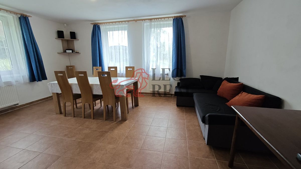Prodej rodinného domu 140 m², pozemek 1045 m² – fotografie 2