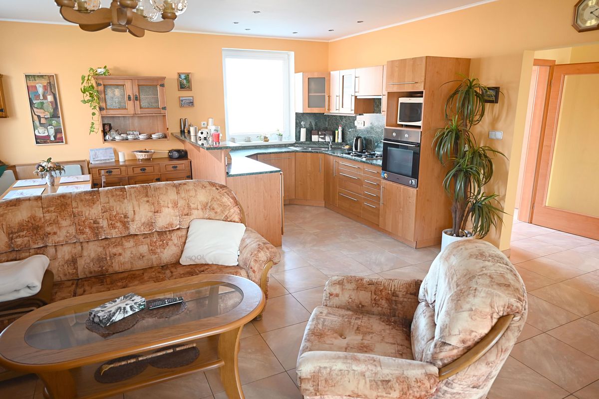 Prodej rodinného domu 98 m², pozemek 972 m² – fotografie 3