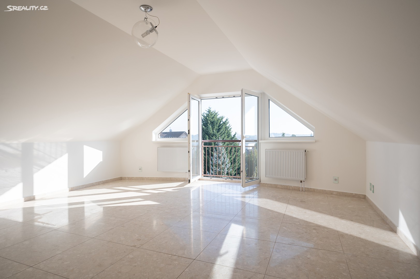 Prodej bytu 3+1 134 m² (Podkrovní) – pohled 4