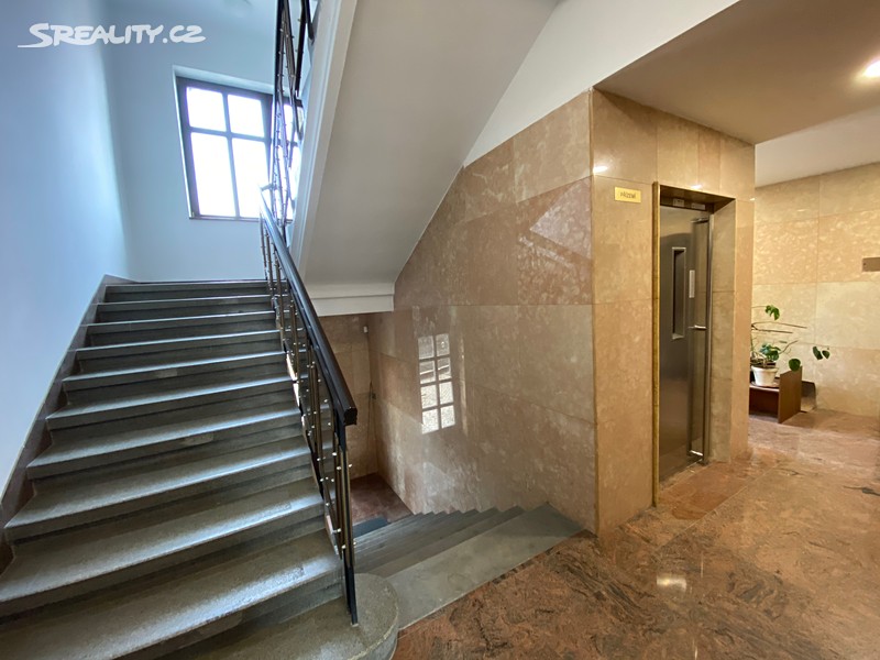 Pronájem kanceláře 48 m² – pohled 2
