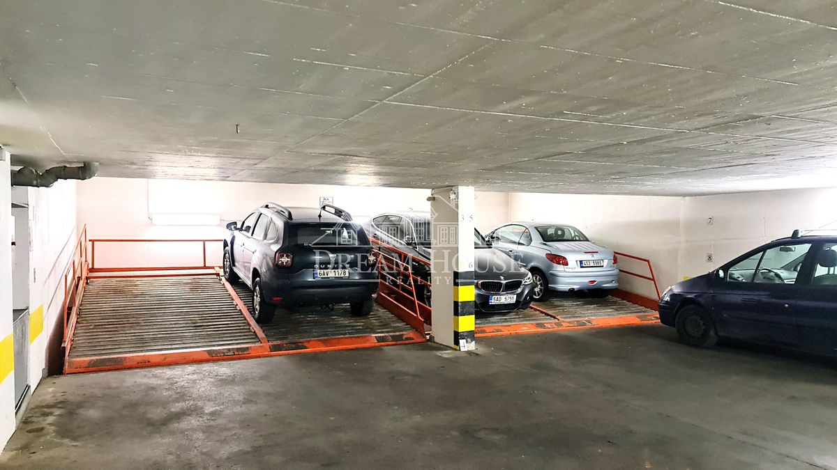 Pronájem garážového stání 20 m² – fotografie 2