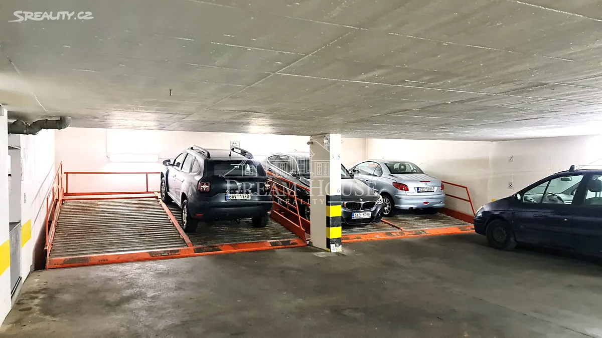Pronájem garážového stání 20 m² – pohled 2