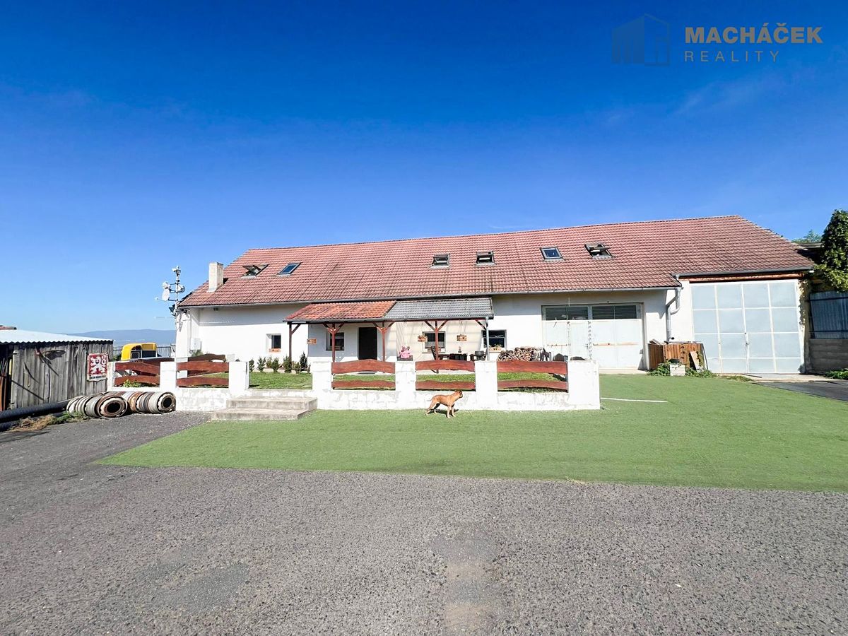 Prodej rodinného domu 244 m², pozemek 1483 m² – fotografie 2