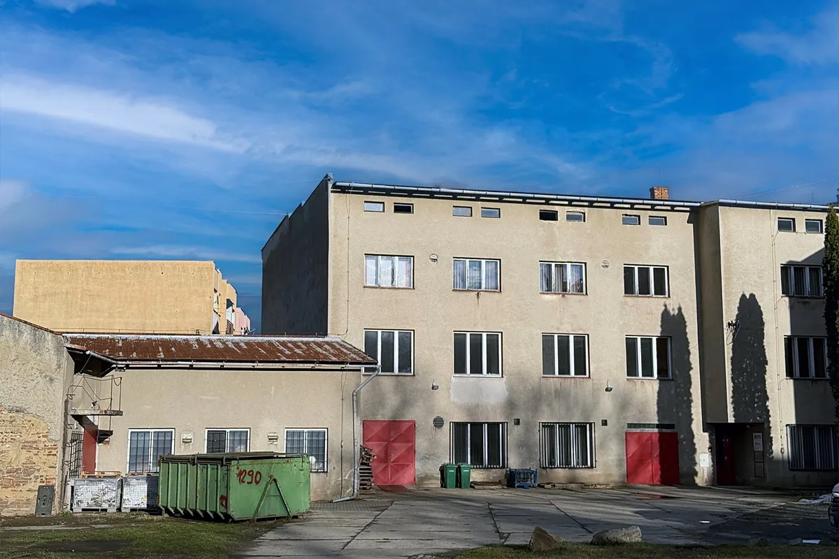 Prodej výrobní haly, prostoru 1875 m²