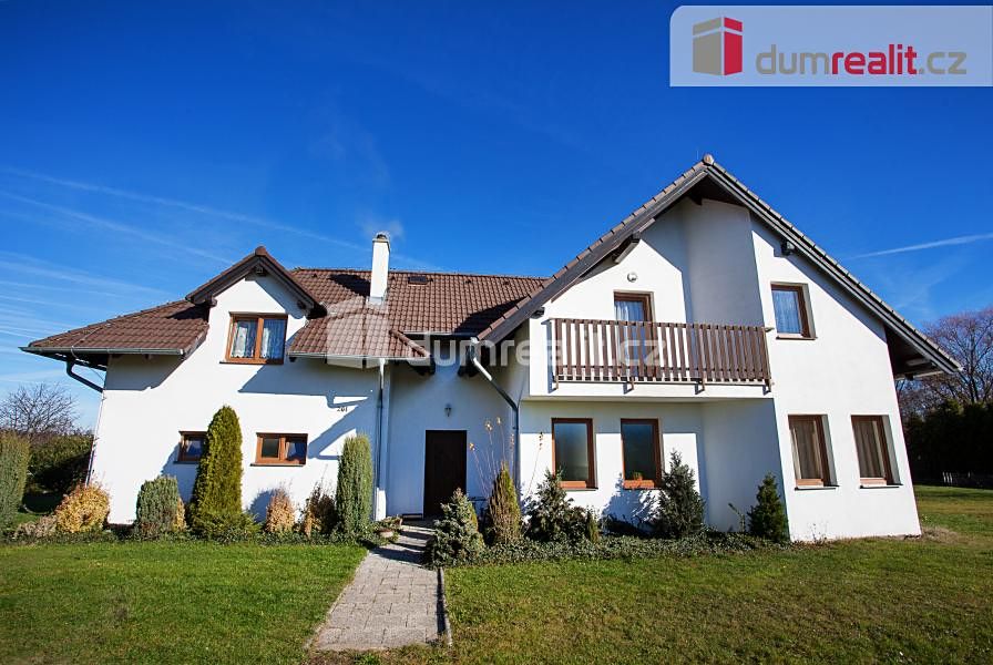 Prodej rodinného domu 253 m², pozemek 2075 m²