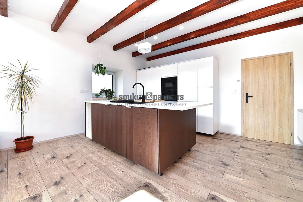Prodej rodinného domu 140 m², pozemek 997 m² – fotografie 5