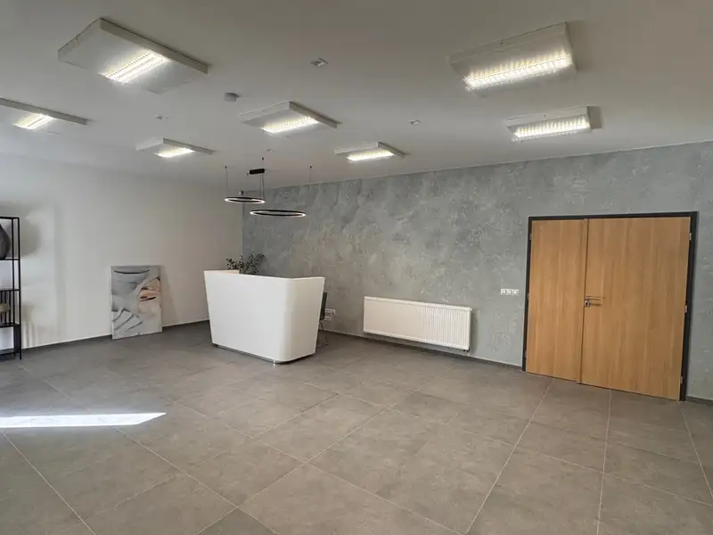 Pronájem kanceláře 220 m², Hradec Králové – náhled fotky 2