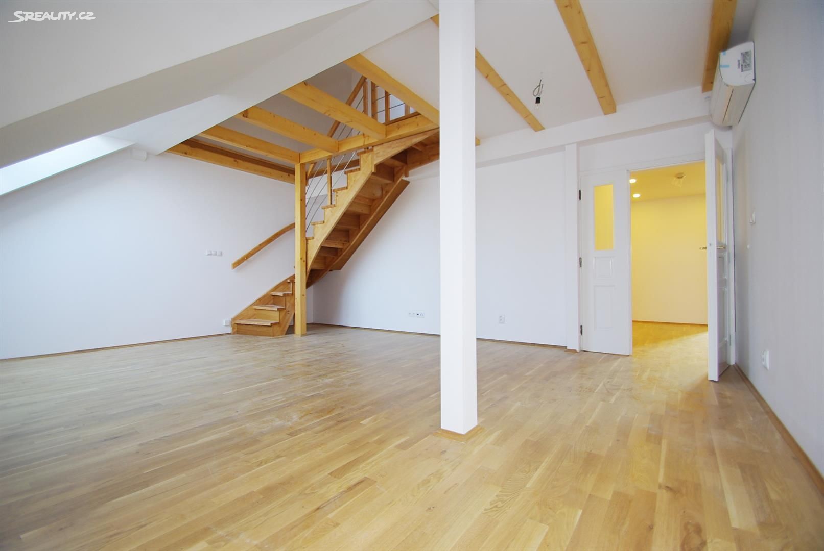 Pronájem bytu 3+1 120 m² (Mezonet) - Bilde 3