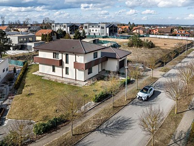 Prodej  rodinného domu 244 m², pozemek 972 m² — photo 2