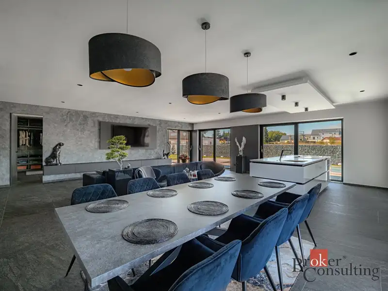 Prodej rodinného domu 268 m², pozemek 720 m², Úherce – náhled fotky 3