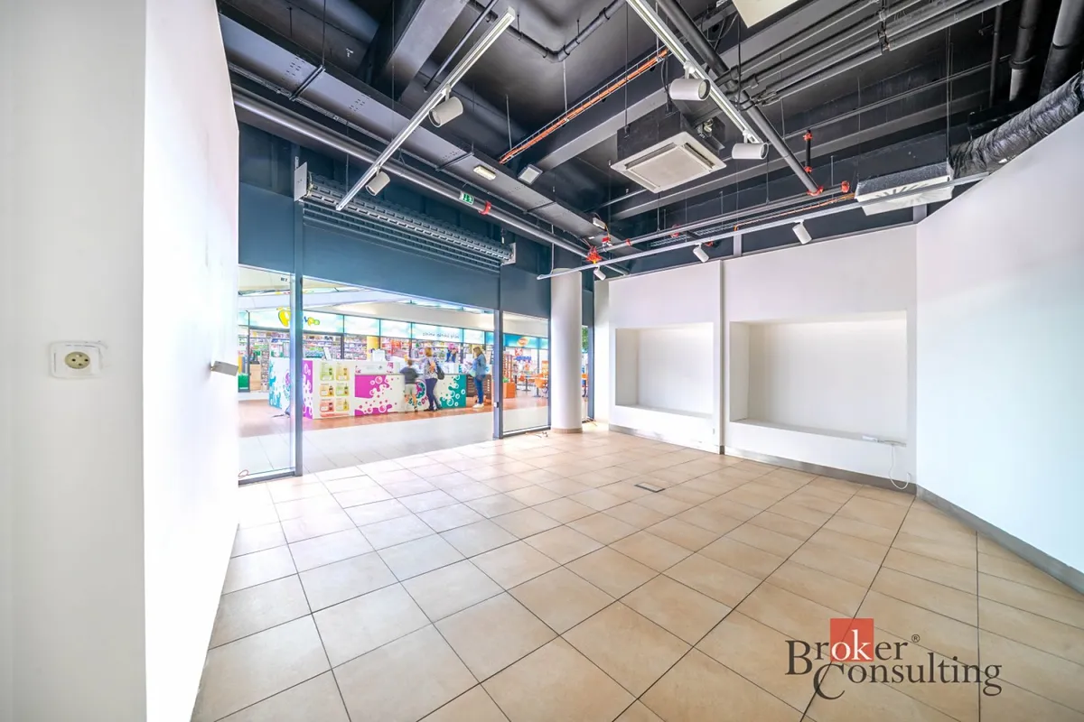 Pronájem obchodního prostoru 55 m²