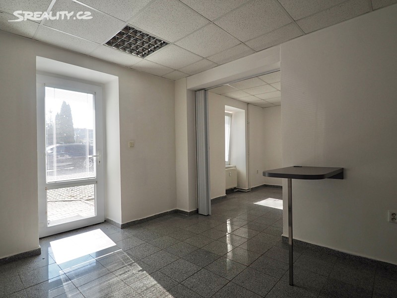 Pronájem obchodního prostoru 28 m² – pohled 3