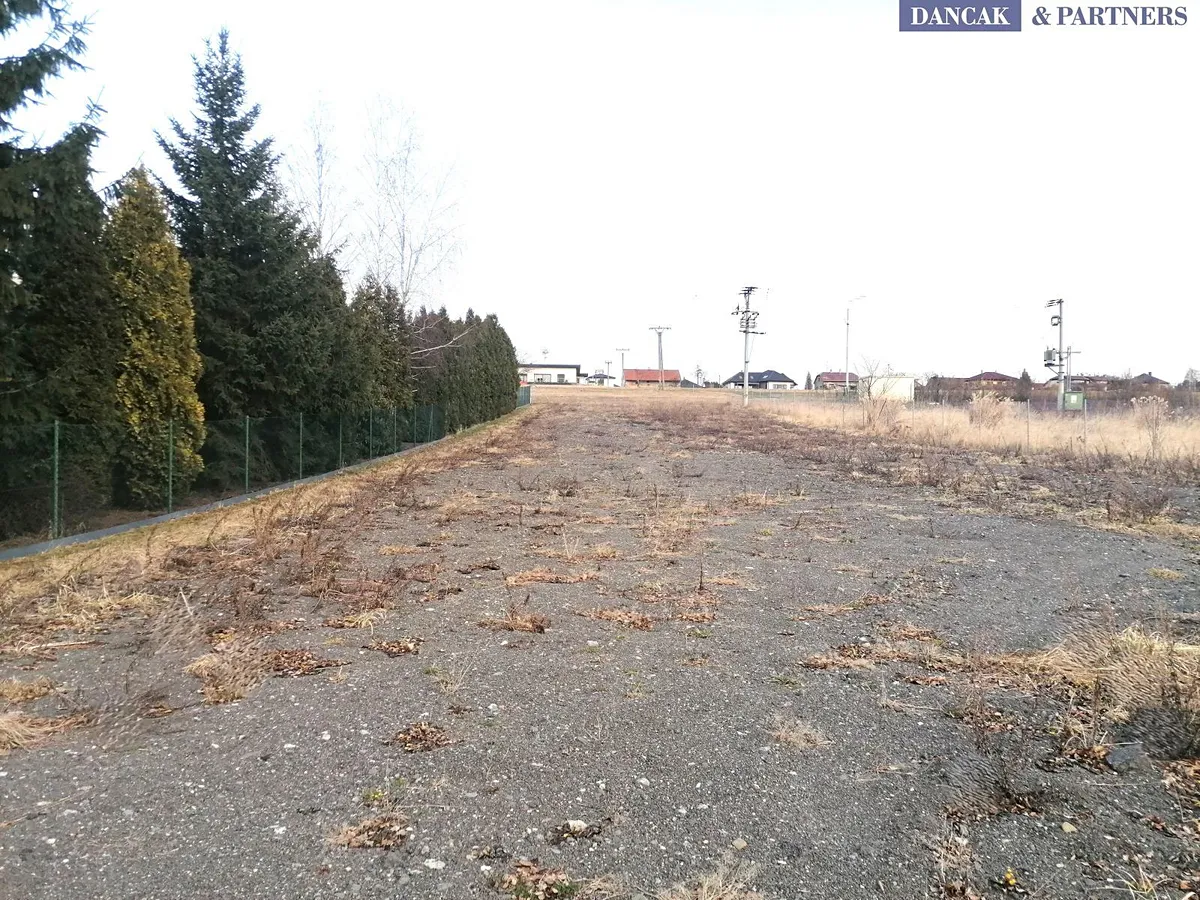 Pronájem komerčního pozemku 1688 m²