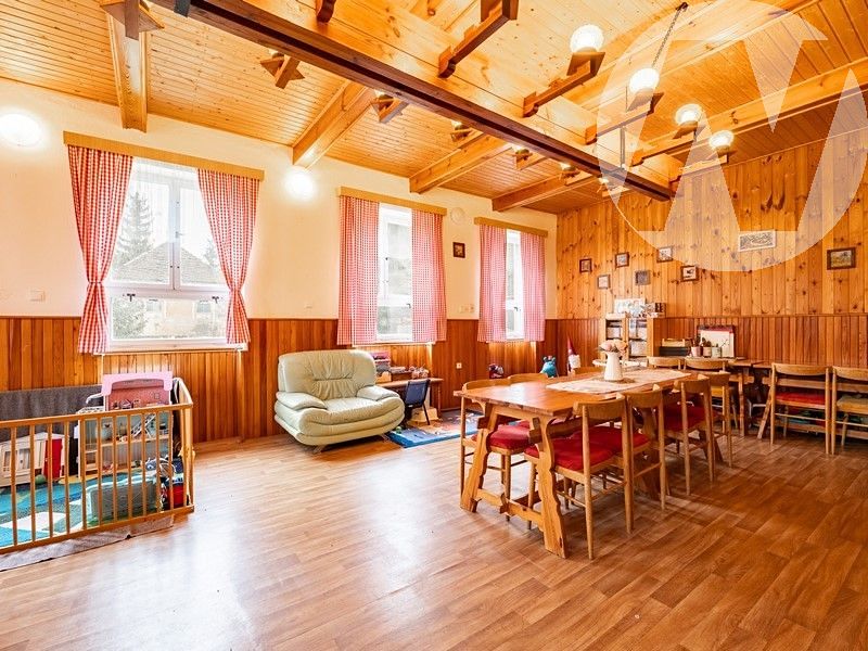 Prodej rodinného domu 260 m², pozemek 939 m² – fotografie 3