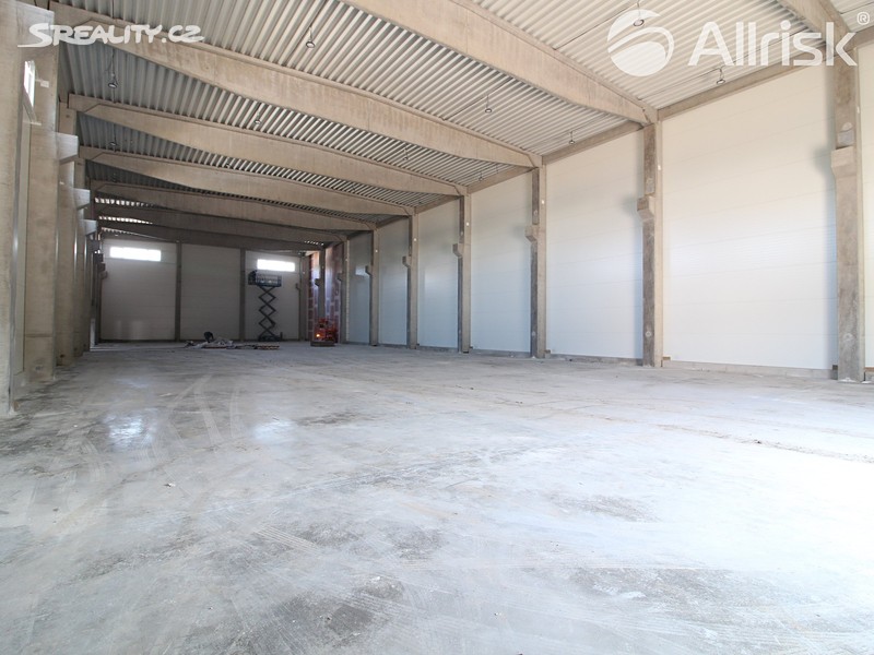 Pronájem výrobní haly, prostoru 1 100 m² – pohled 3