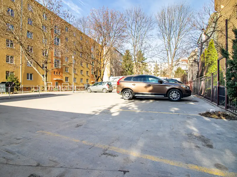 Pronájem garážového stání 12 m², Brno – náhled fotky 3