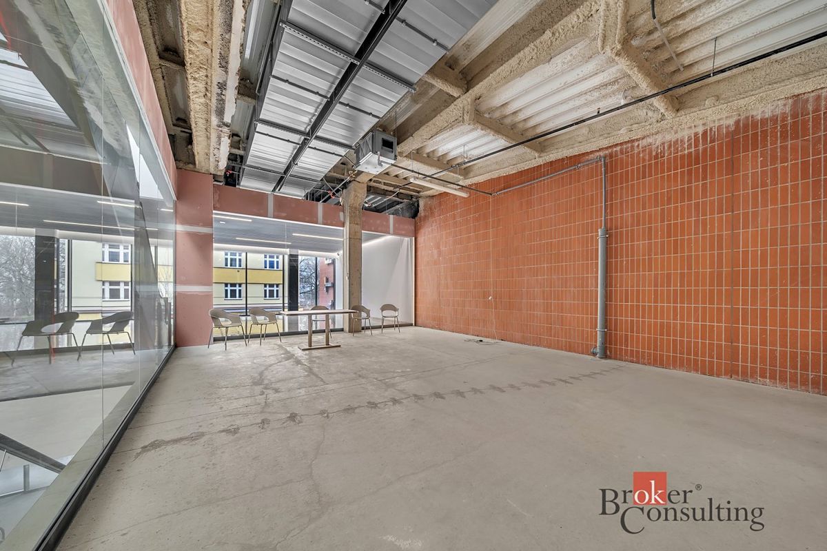 Pronájem obchodního prostoru 61 m² – fotografie 2