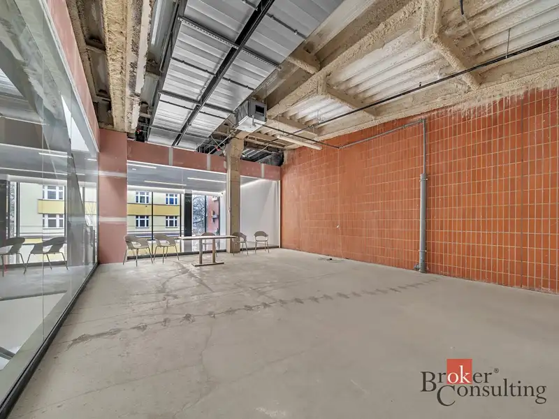 Pronájem obchodního prostoru 61 m², Hradec Králové – náhled fotky 2