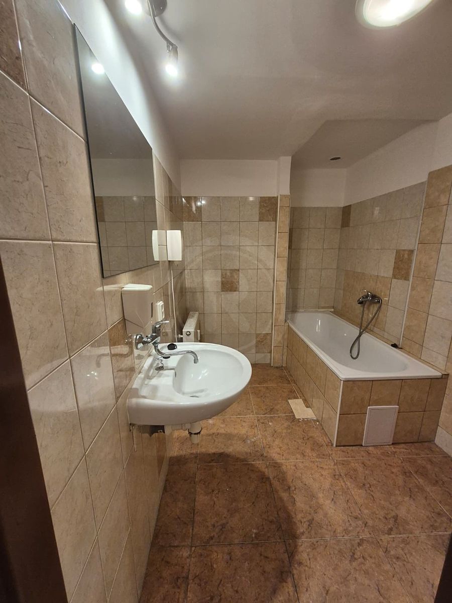 Pronájem obchodního prostoru 163 m² – fotografie 2