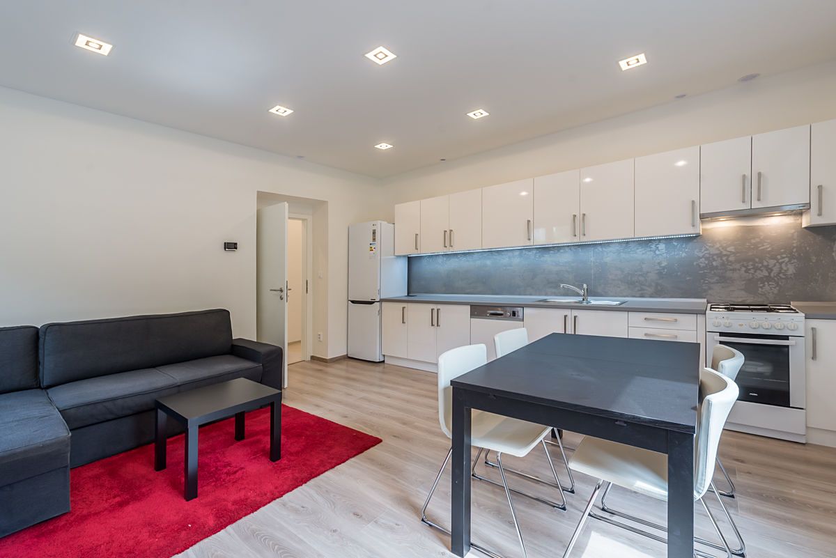 Prodej vily 350 m², pozemek 159 m² – fotografie 3