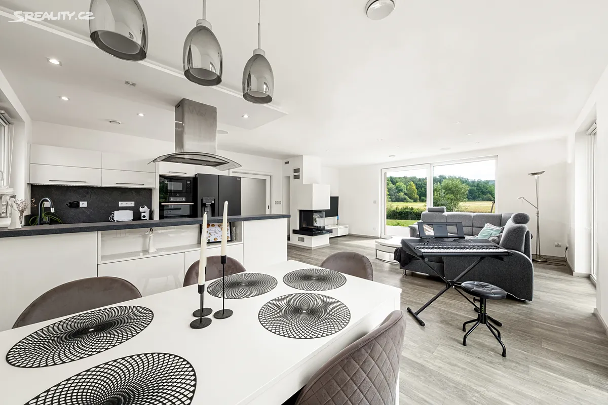 Prodej rodinného domu 178 m², pozemek 1203 m² – pohled 3