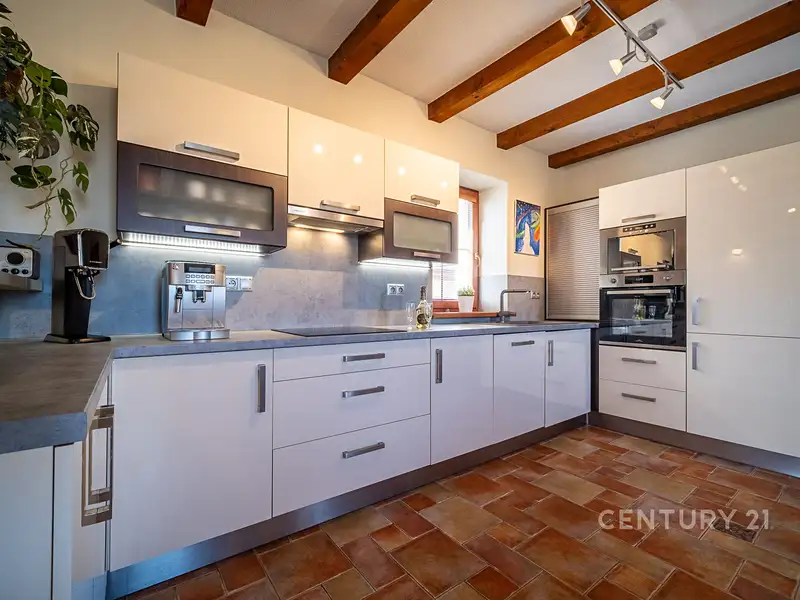 Prodej rodinného domu 220 m², pozemek 242 m², Vrábče – náhled fotky 3