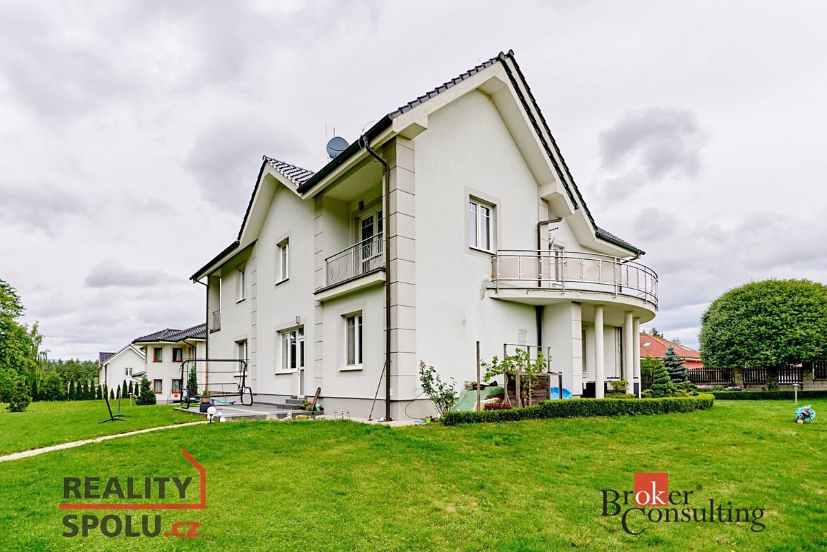 Prodej rodinného domu 550 m², pozemek 1400 m² – fotografie 3