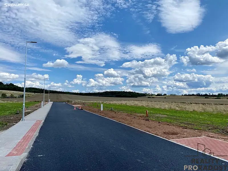 Prodej stavebního pozemku 1002 m², Lišany – náhled fotky 2