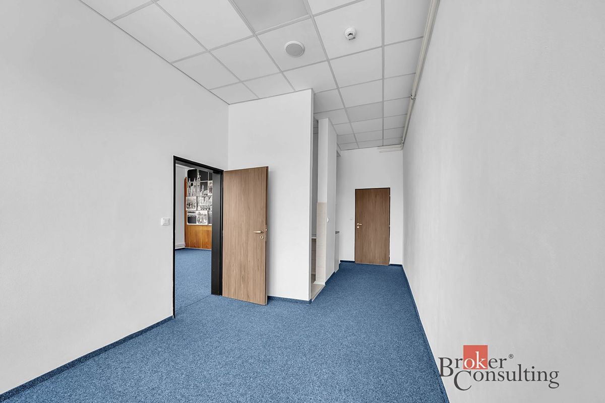 Pronájem kanceláře 60 m² – fotografie 3
