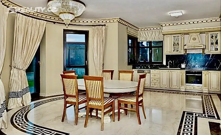 Pronájem rodinného domu 360 m², pozemek 990 m², Praha