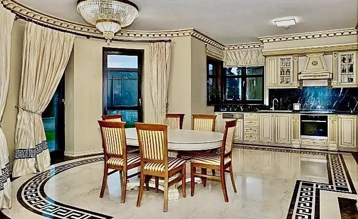 Pronájem rodinného domu 450 m², pozemek 707 m², Praha – náhled fotky 1