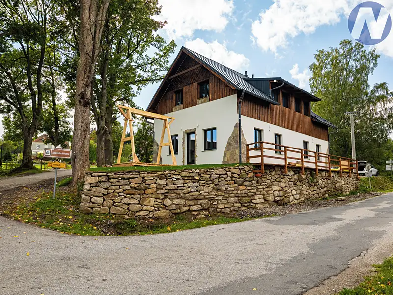 Prodej rodinného domu 196 m², pozemek 400 m², Horní Planá – náhled fotky 3