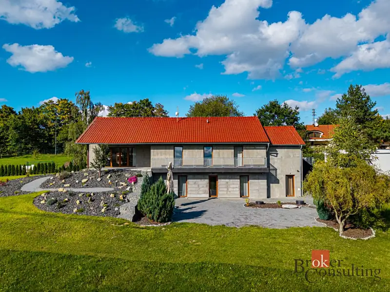 Prodej rodinného domu 298 m², pozemek 900 m², Kamenice – náhled fotky 2