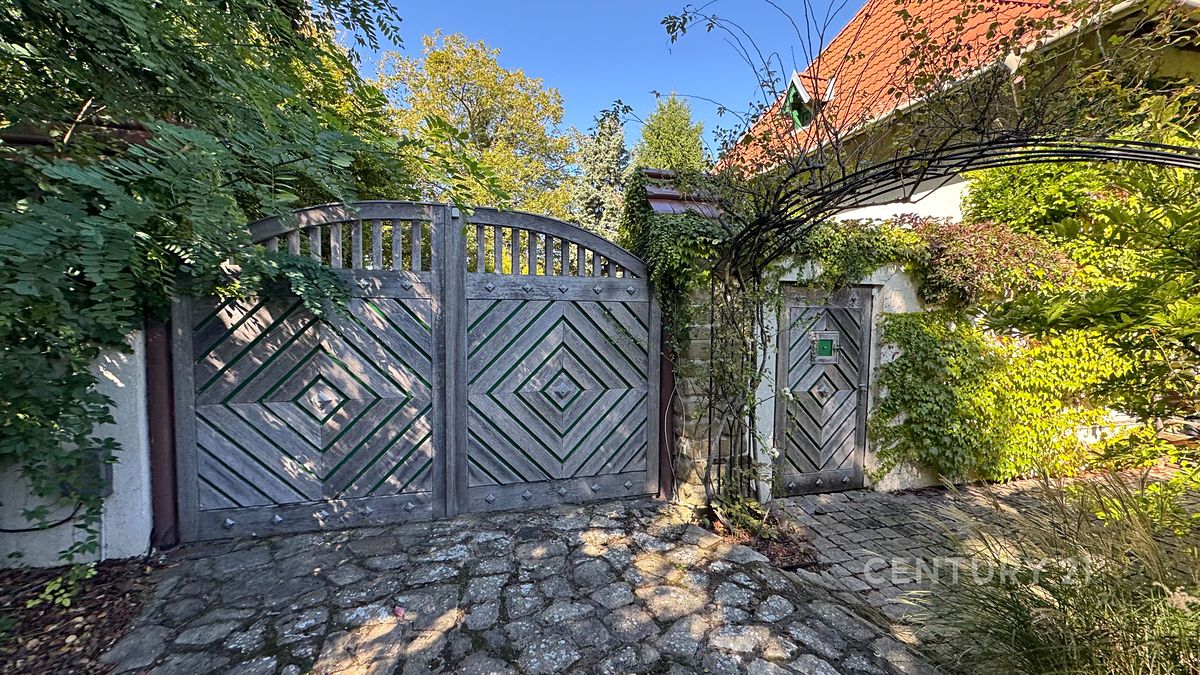 Prodej rodinného domu 600 m², pozemek 1097 m² – fotografie 5