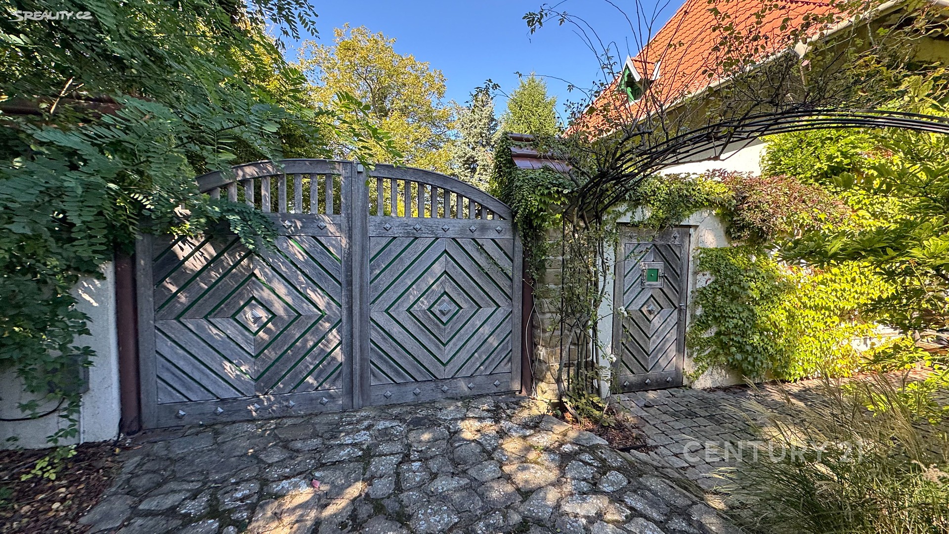 Prodej  rodinného domu 600 m², pozemek 1 097 m² – pohled 5