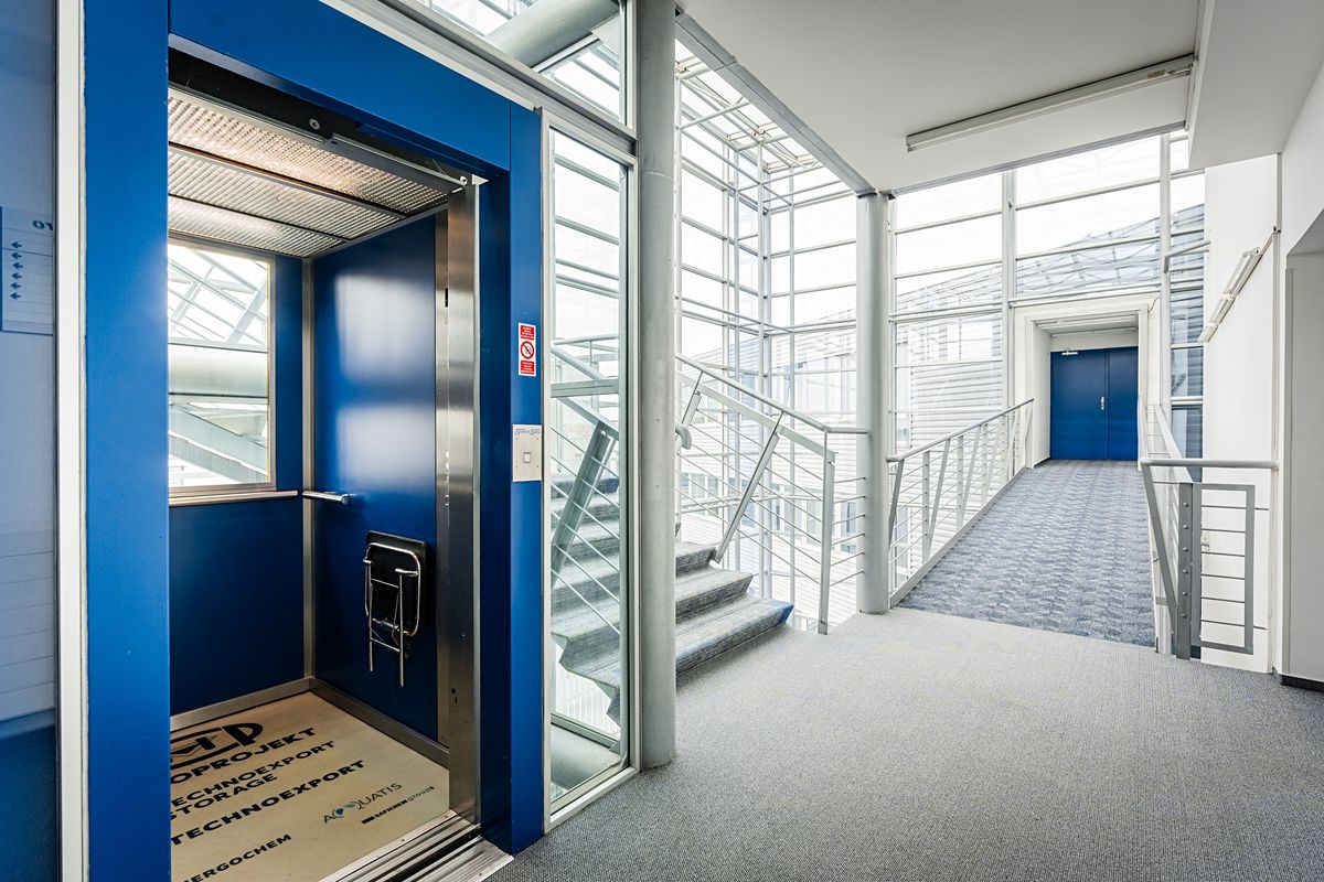 Pronájem kanceláře 628 m² – fotografie 2