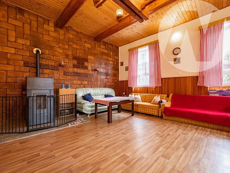 Prodej rodinného domu 260 m², pozemek 939 m² – fotografie 4