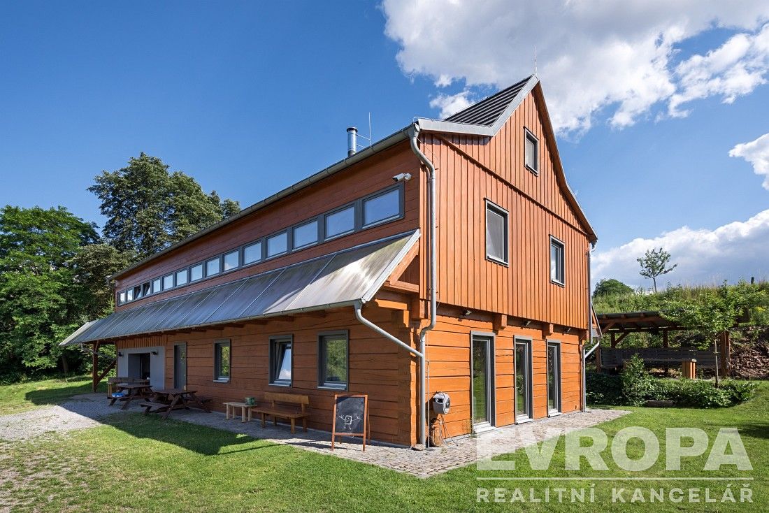 Prodej rodinného domu 260 m², pozemek 70485 m² – fotografie 2
