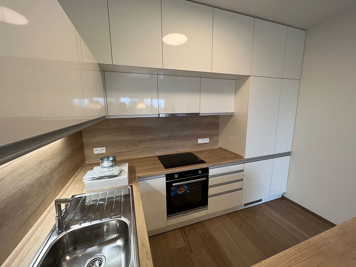 Pronájem bytu 2+kk 59 m² – fotografie 3