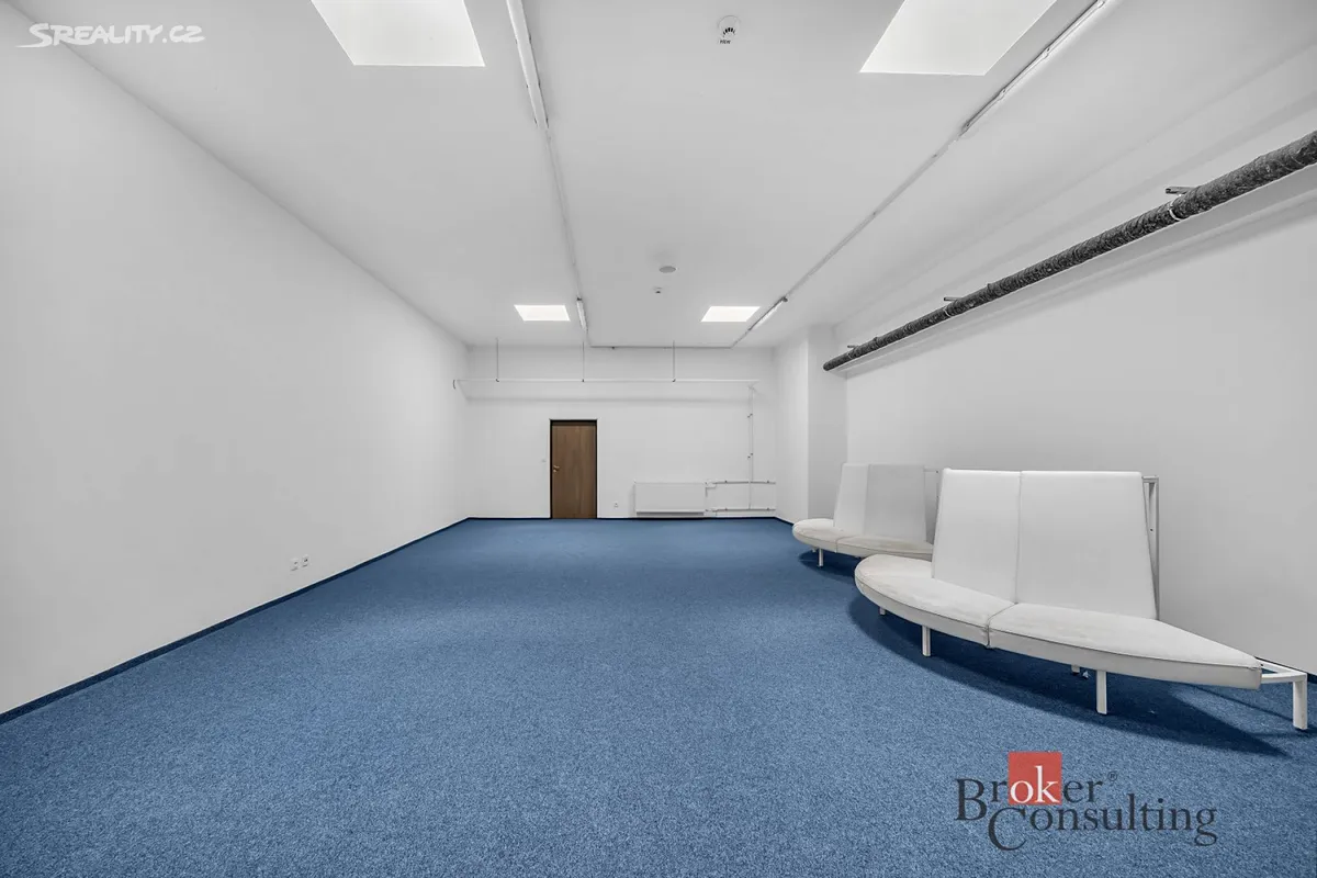 Pronájem kanceláře 67 m² – pohled 2