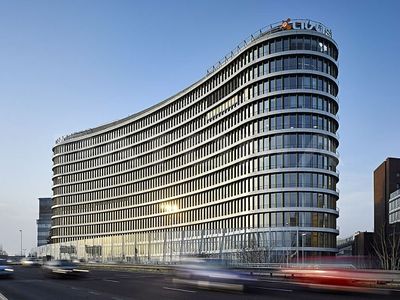Pronájem kanceláře 859 m²