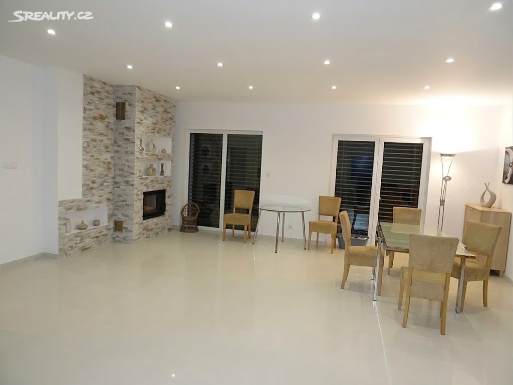 Prodej  rodinného domu 360 m², pozemek 1 000 m² – pohled 3
