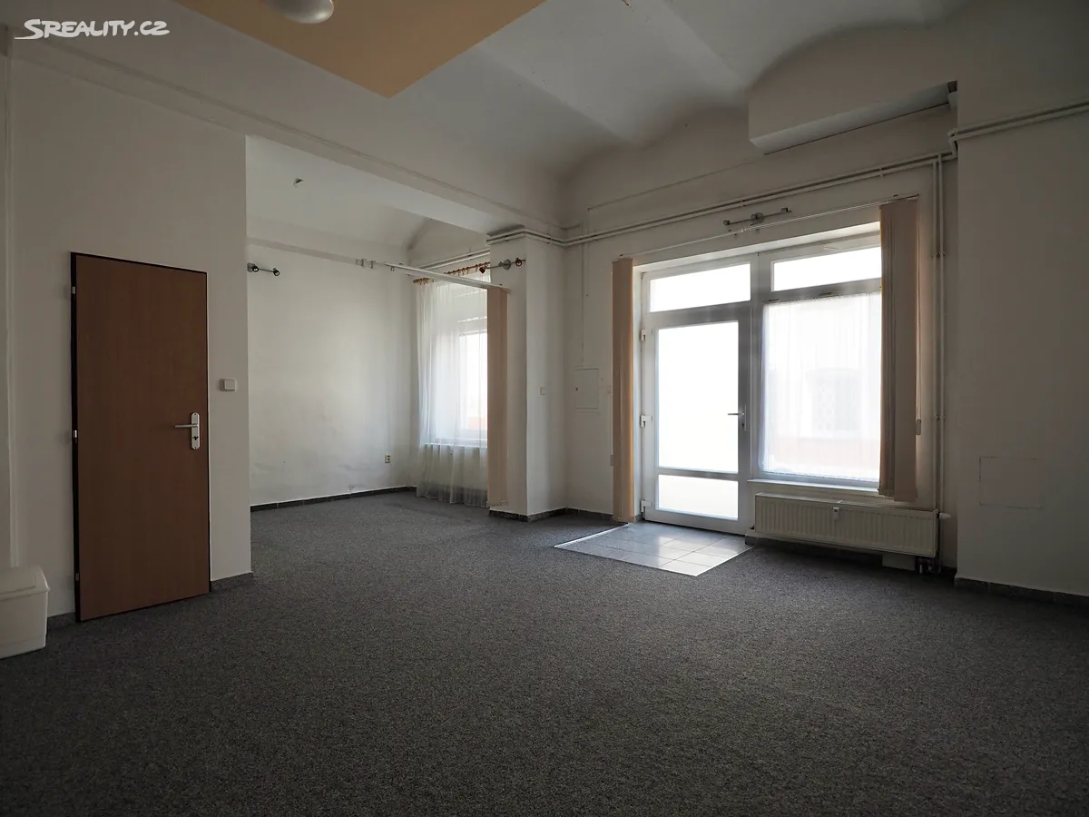 Pronájem obchodního prostoru 44 m² – pohled 2