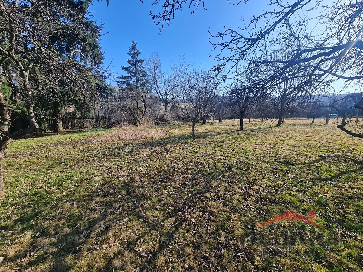 Prodej stavebního pozemku 859 m² – fotografie 2