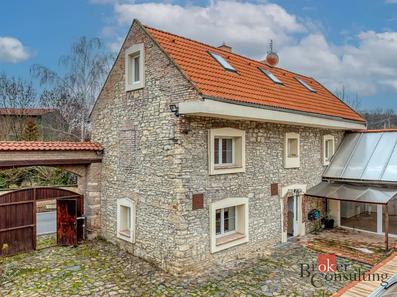 Prodej rodinného domu 579 m², pozemek 1059 m², Středokluky – náhled fotky 1