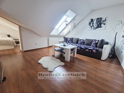 Pronájem bytu 2+1 46 m² (Podkrovní)