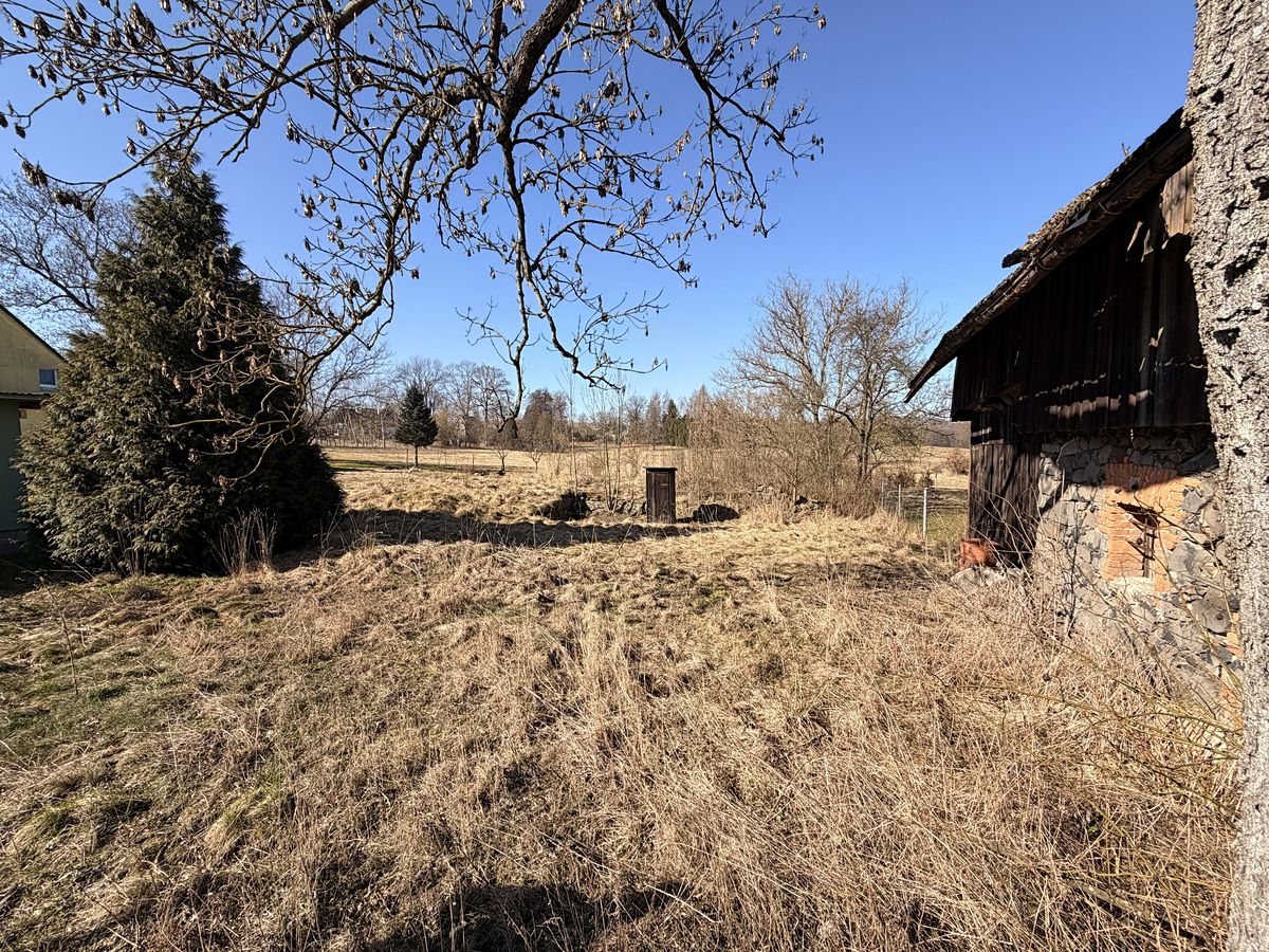 Prodej stavebního pozemku 997 m² – fotografie 2